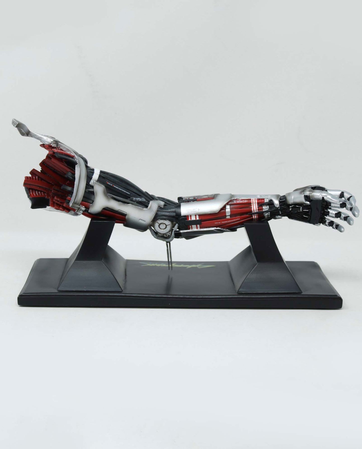 Cyberpunk 2077 Silverhand Arm réplique 30cm Neamedia Icons
