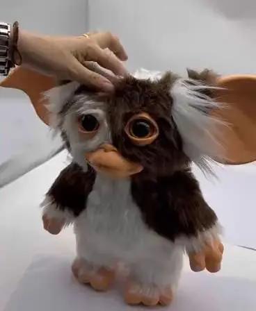 Gremlins Gizmo peluche sonore 1/1 25cm Headstart