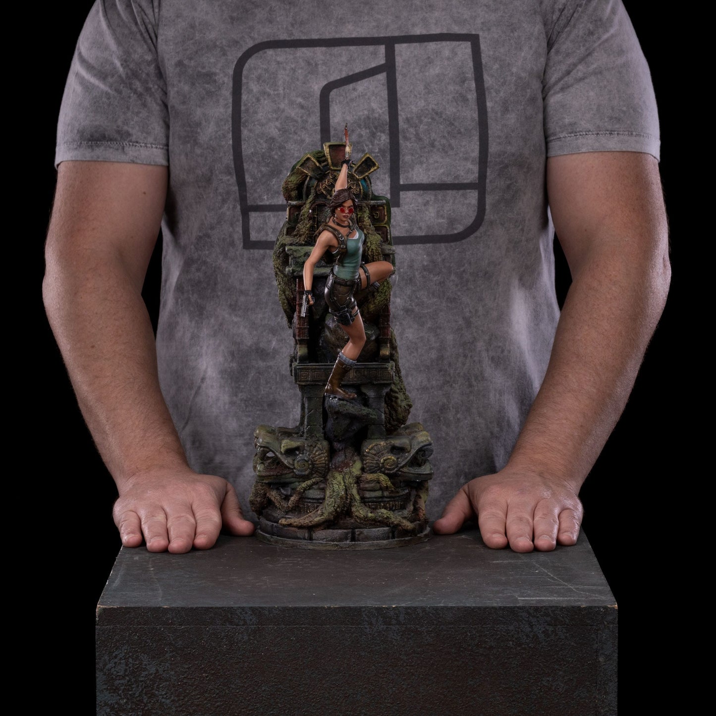 Lara Croft Tomb Raider Deluxe Art Scale Lara Croft statuette 1/10 36cm Iron Studios