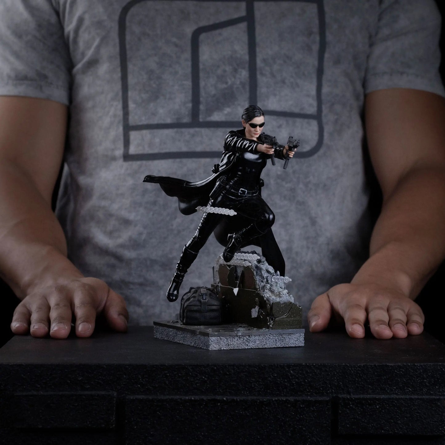 Matrix Trinity statuette 1/10 Art Scale 22 cm Iron Studios