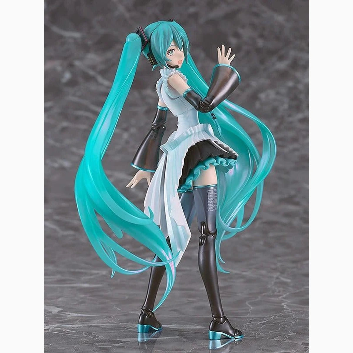 Character Vocal Series 01: Hatsune Miku Plastic Model Kit Plamatea Happy 16th Birthday Ver. 16 cm - Image 7