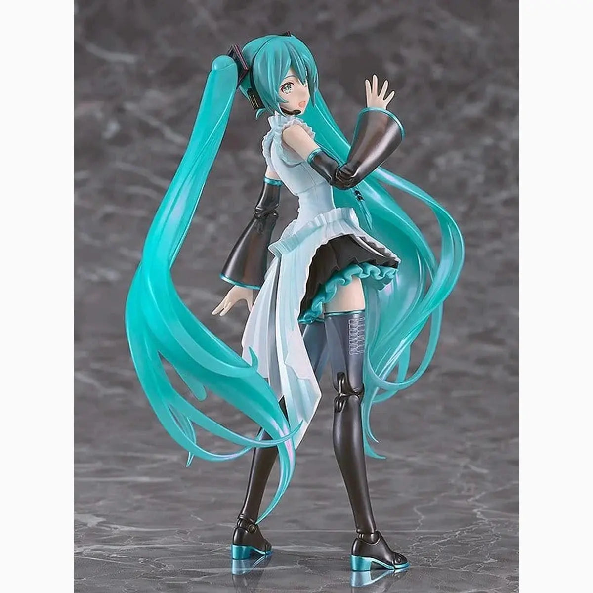 Character Vocal Series 01: Hatsune Miku Plastic Model Kit Plamatea Happy 16th Birthday Ver. 16 cm - Image 7