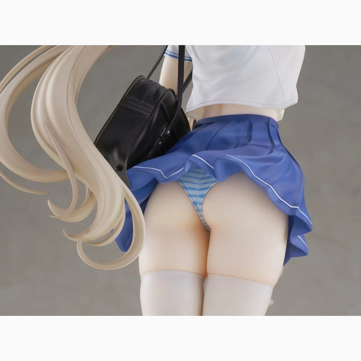 KoiKoi Sakura figurine PVC 1/6 Momoko Uniform Ver. 27 cm - Image 4