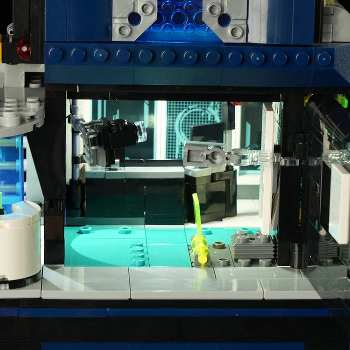 Lumibricks Cyberpunk Neoncity 17009 Cyberpunk Police HQ - Image 3