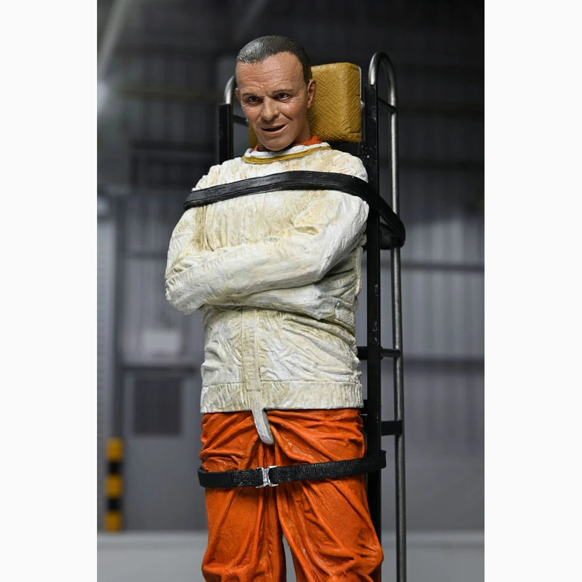 Le Silence des agneaux figurine Dr. Hannibal Lecter (Masked) 18 cm - Image 4