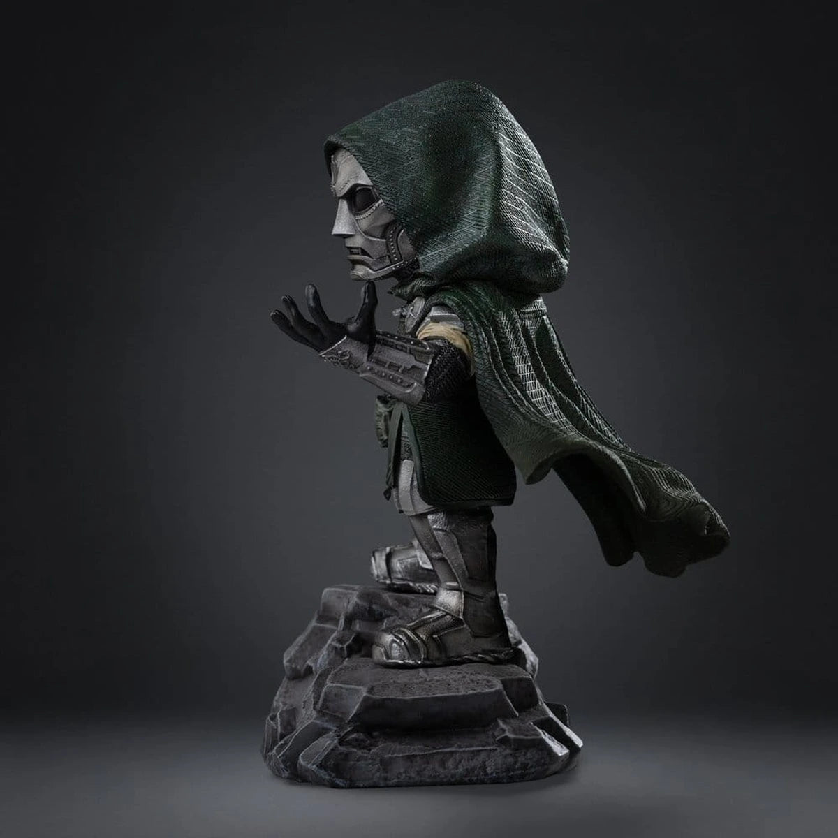 Avengers: Doomsday MiniCo statuette Doctor Doom 15 cm - Image 5