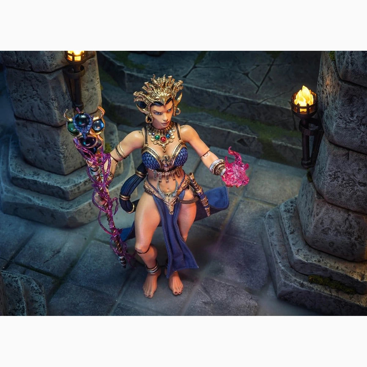 Infinite Legions figurine Aksana the Inquisitor - Image 4