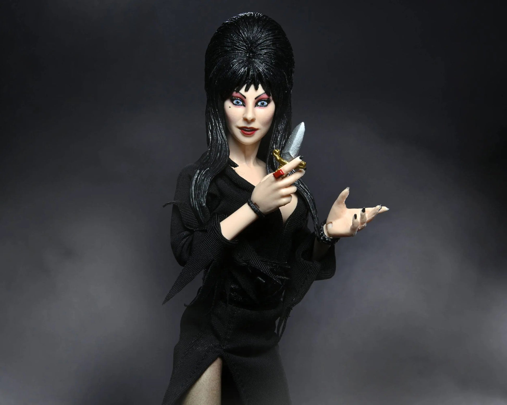 Elvira, Mistress of the Dark figurine Clothed 20cm Neca