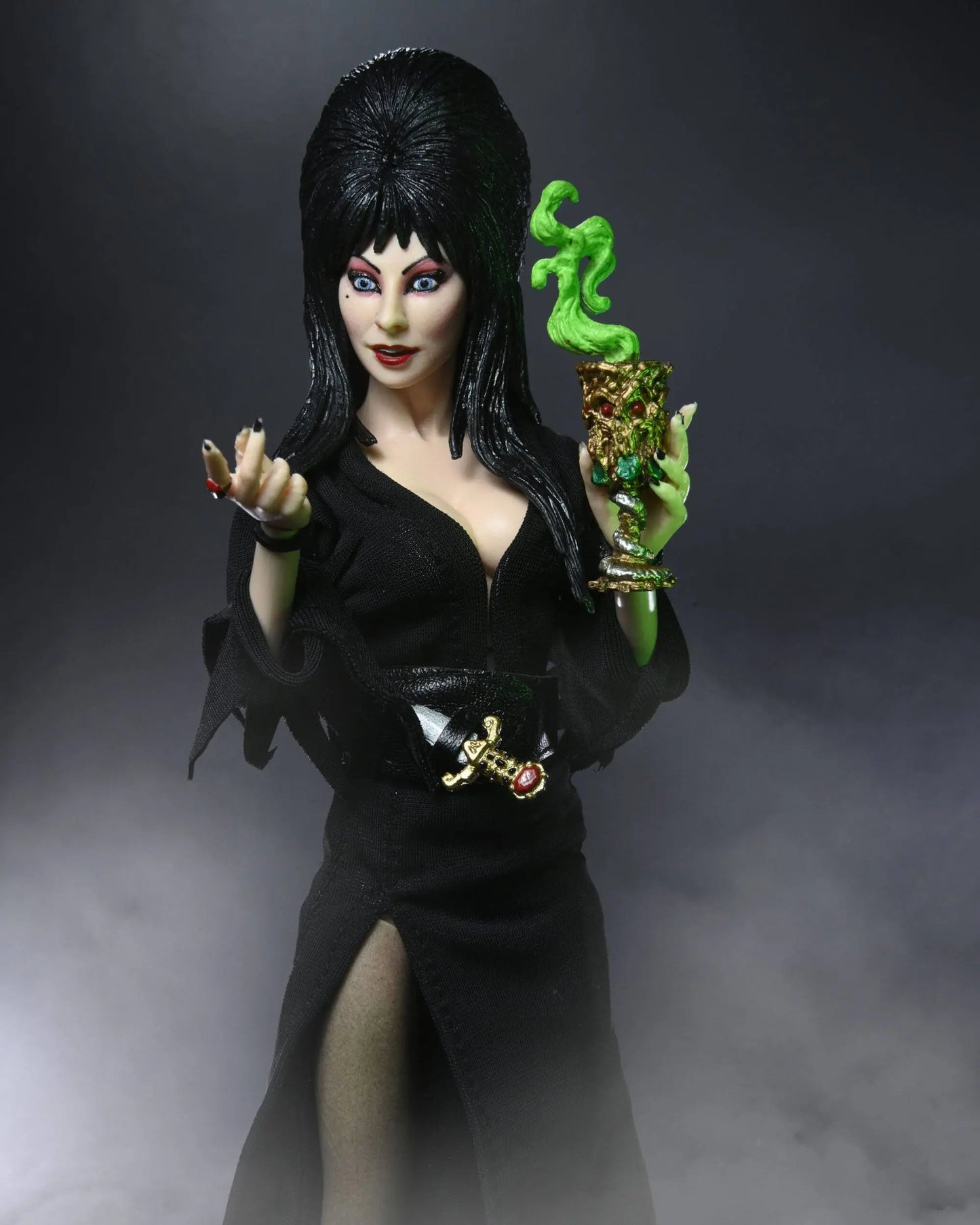 Elvira, Mistress of the Dark figurine Clothed 20cm Neca