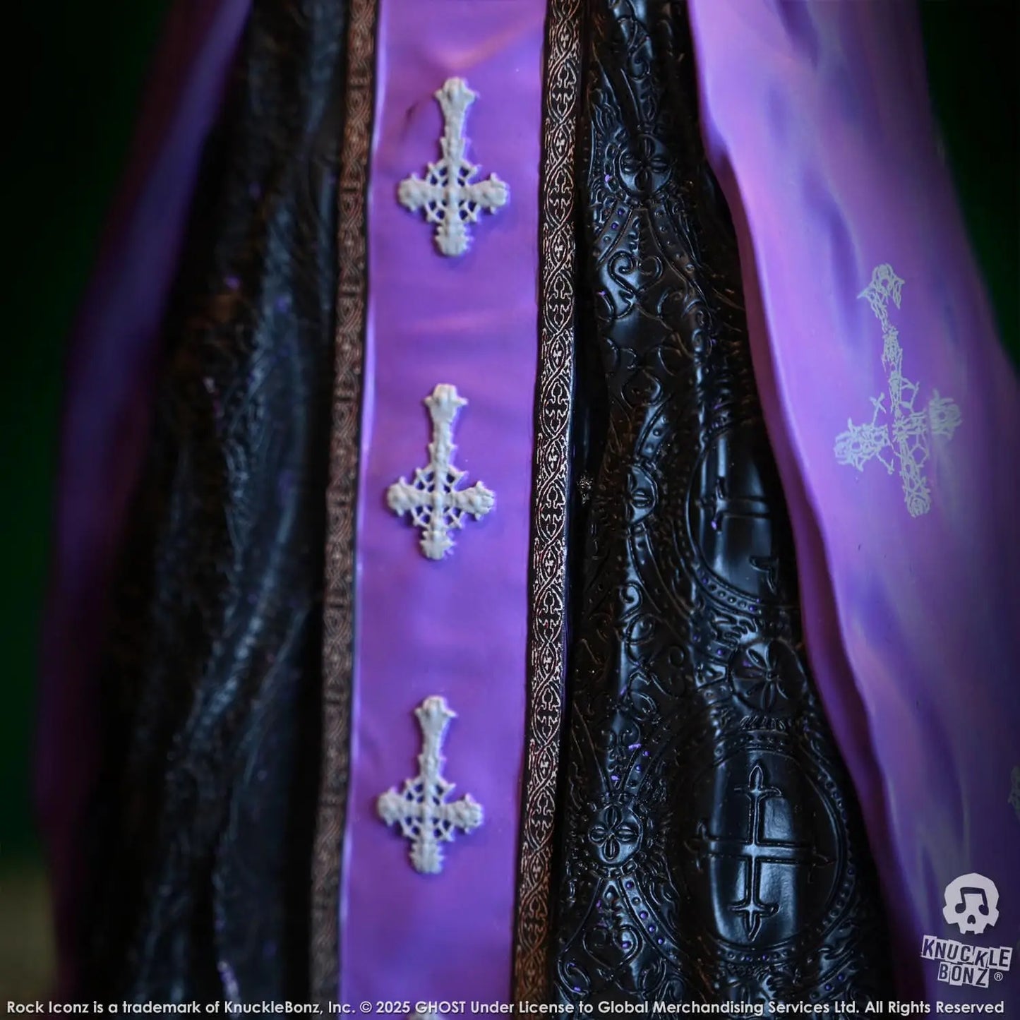 Ghost Papa V Perpetua statuette Rock Iconz Purple Robes 22cm Knucklebonz
