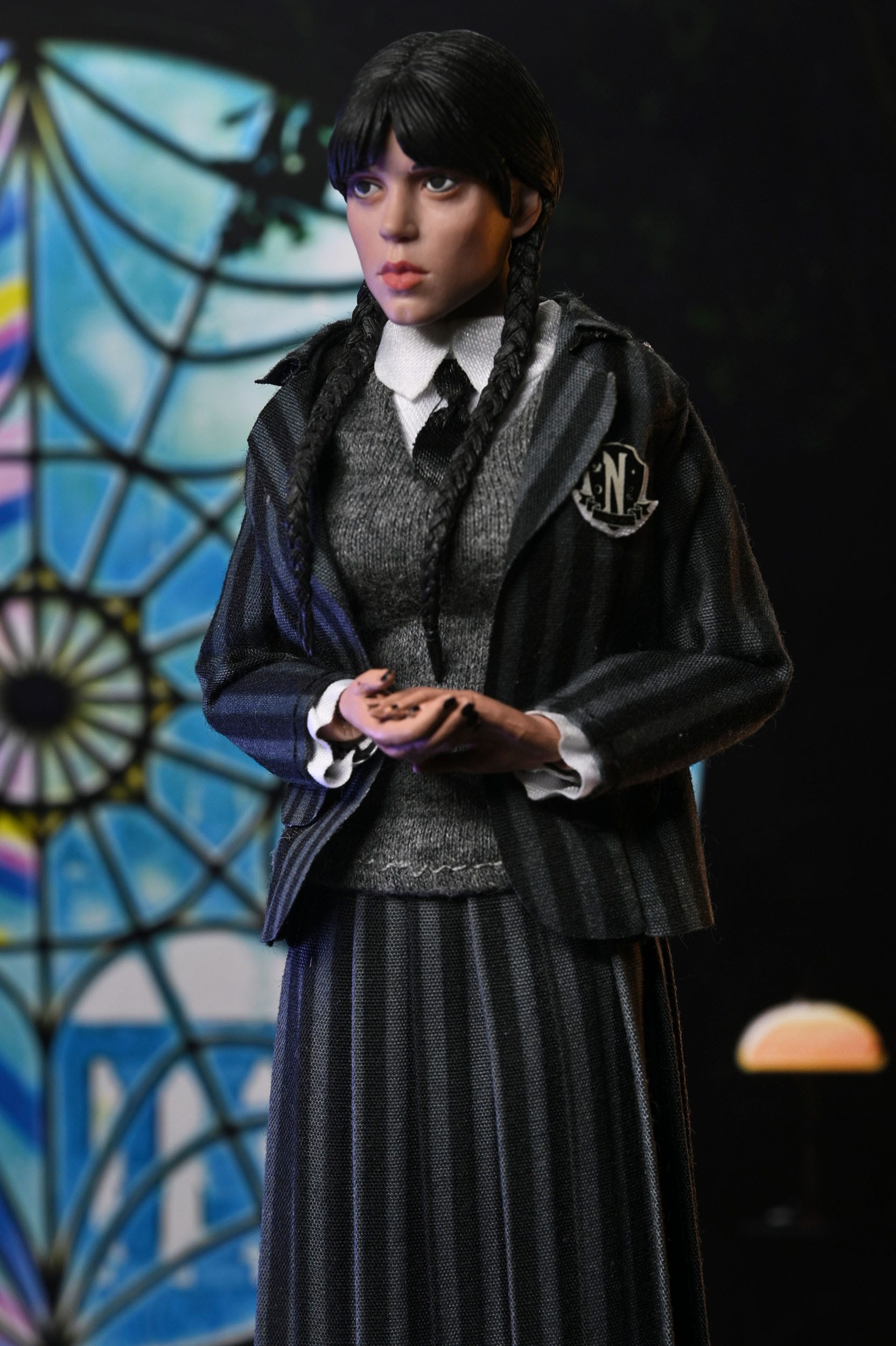 Mercredi Wednesday Pack de 2 figurines Wednesday Addams (Nevermore Uniform) et Enid 20cm Neca