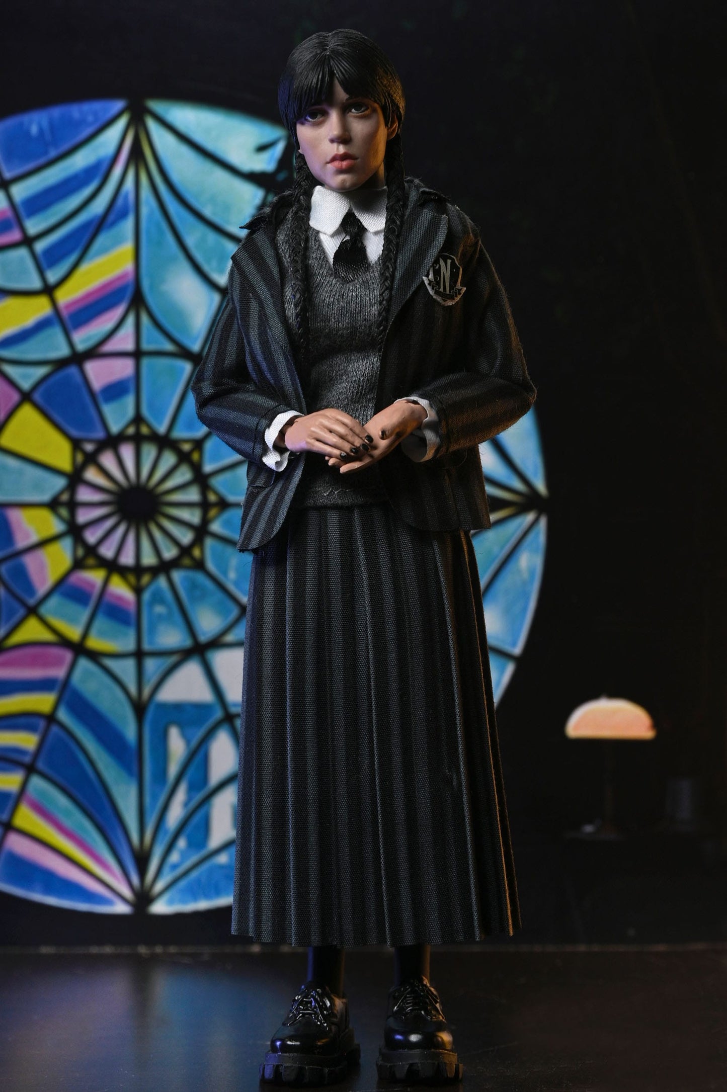 Mercredi Wednesday Pack de 2 figurines Wednesday Addams (Nevermore Uniform) et Enid 20cm Neca