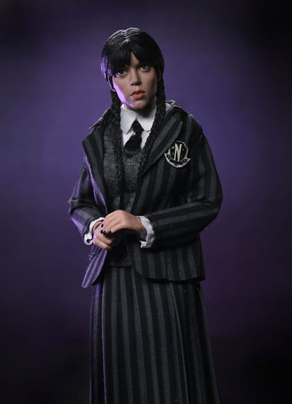 Mercredi Wednesday Pack de 2 figurines Wednesday Addams (Nevermore Uniform) et Enid 20cm Neca