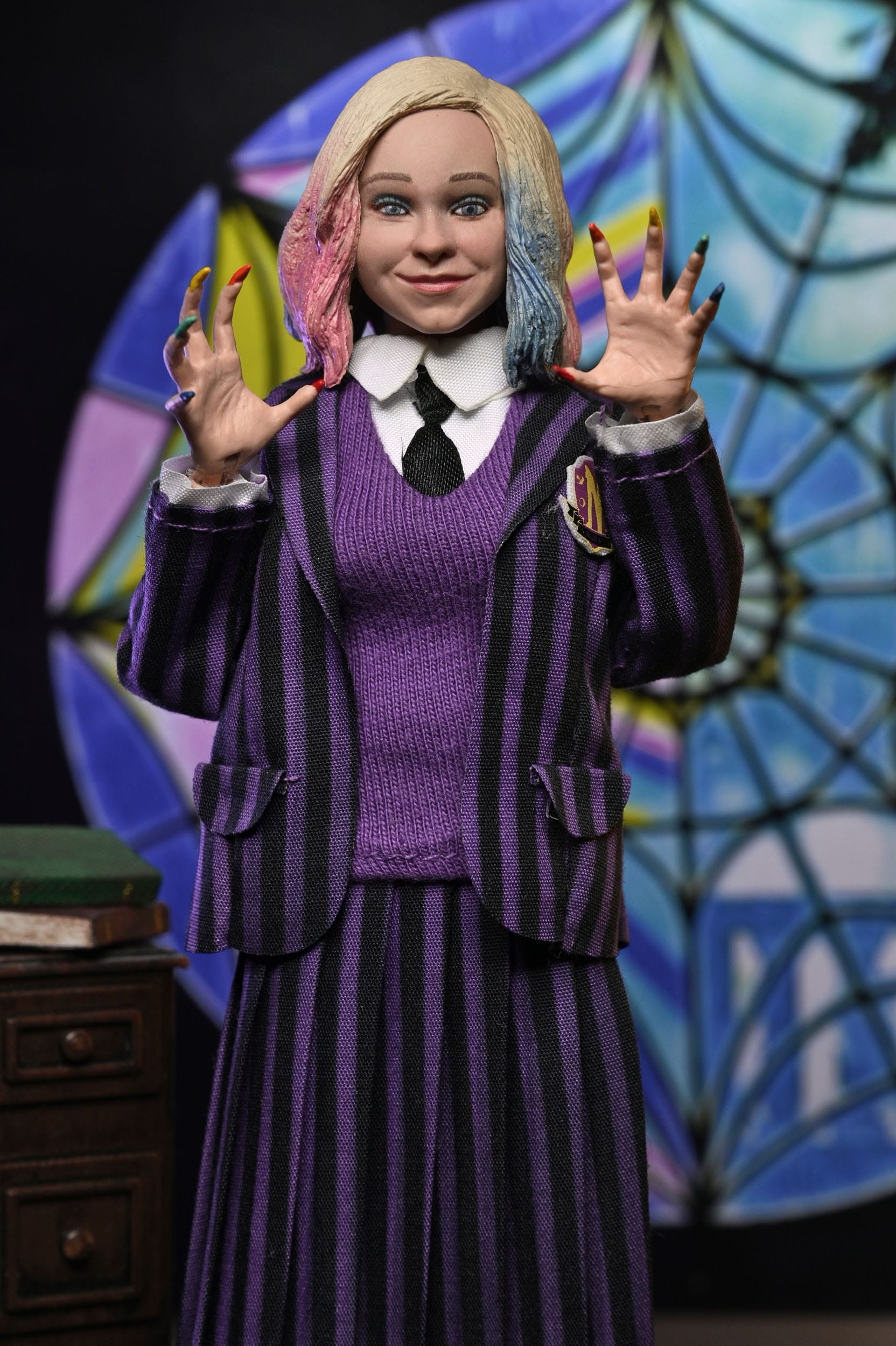 Mercredi Wednesday Pack de 2 figurines Wednesday Addams (Nevermore Uniform) et Enid 20cm Neca