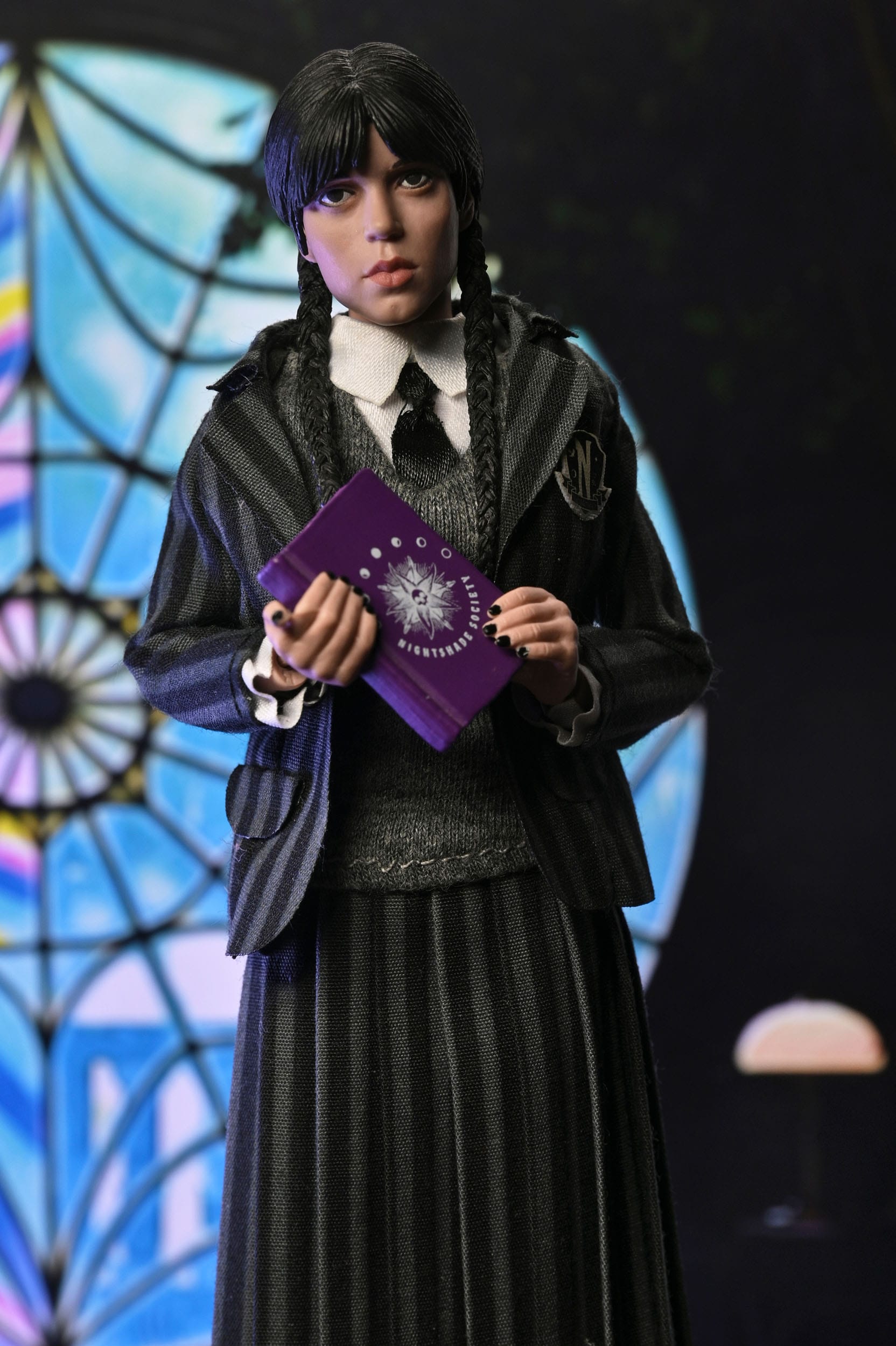 Mercredi Wednesday Pack de 2 figurines Wednesday Addams (Nevermore Uniform) et Enid 20cm Neca