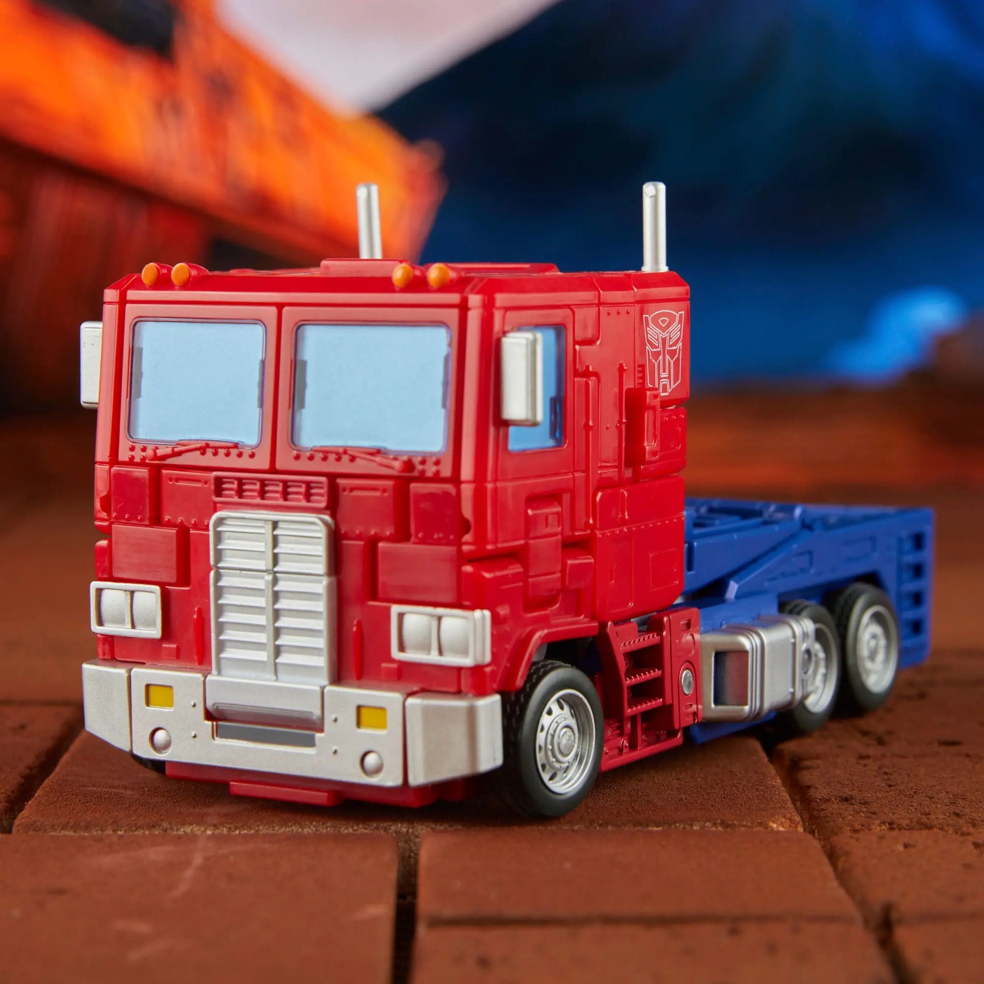 Optimus Prime Transformers The Movie Generations Studio Series Commander Class figurine 18cm Hasbro