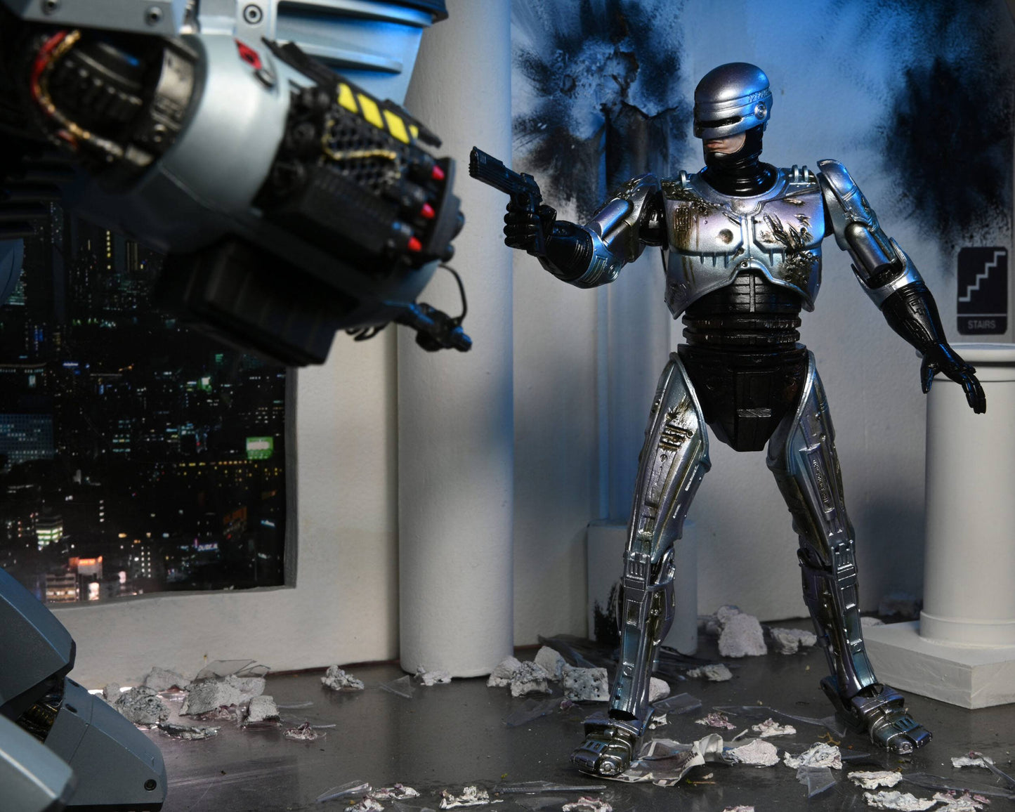 RoboCop figurine Ultimate Battle Damaged RoboCop with Chair 18 cm Neca