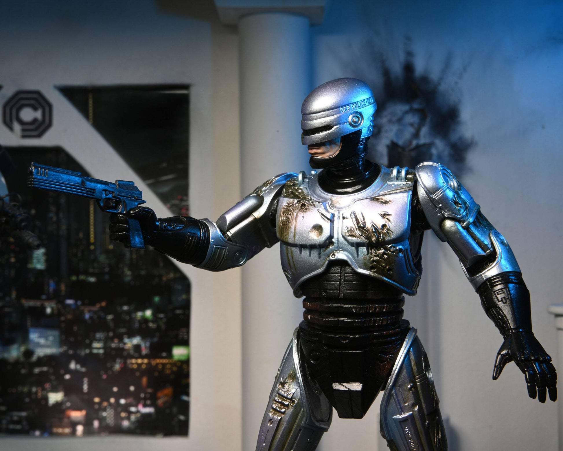 RoboCop figurine Ultimate Battle Damaged RoboCop with Chair 18 cm Neca