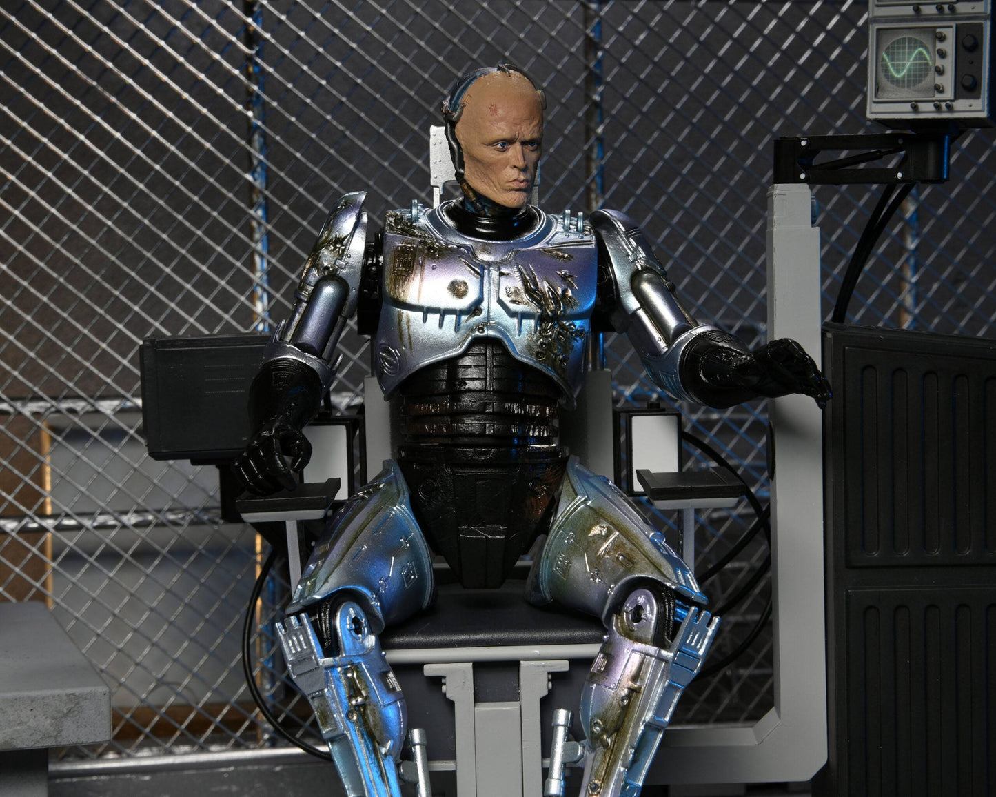 RoboCop figurine Ultimate Battle Damaged RoboCop with Chair 18 cm Neca