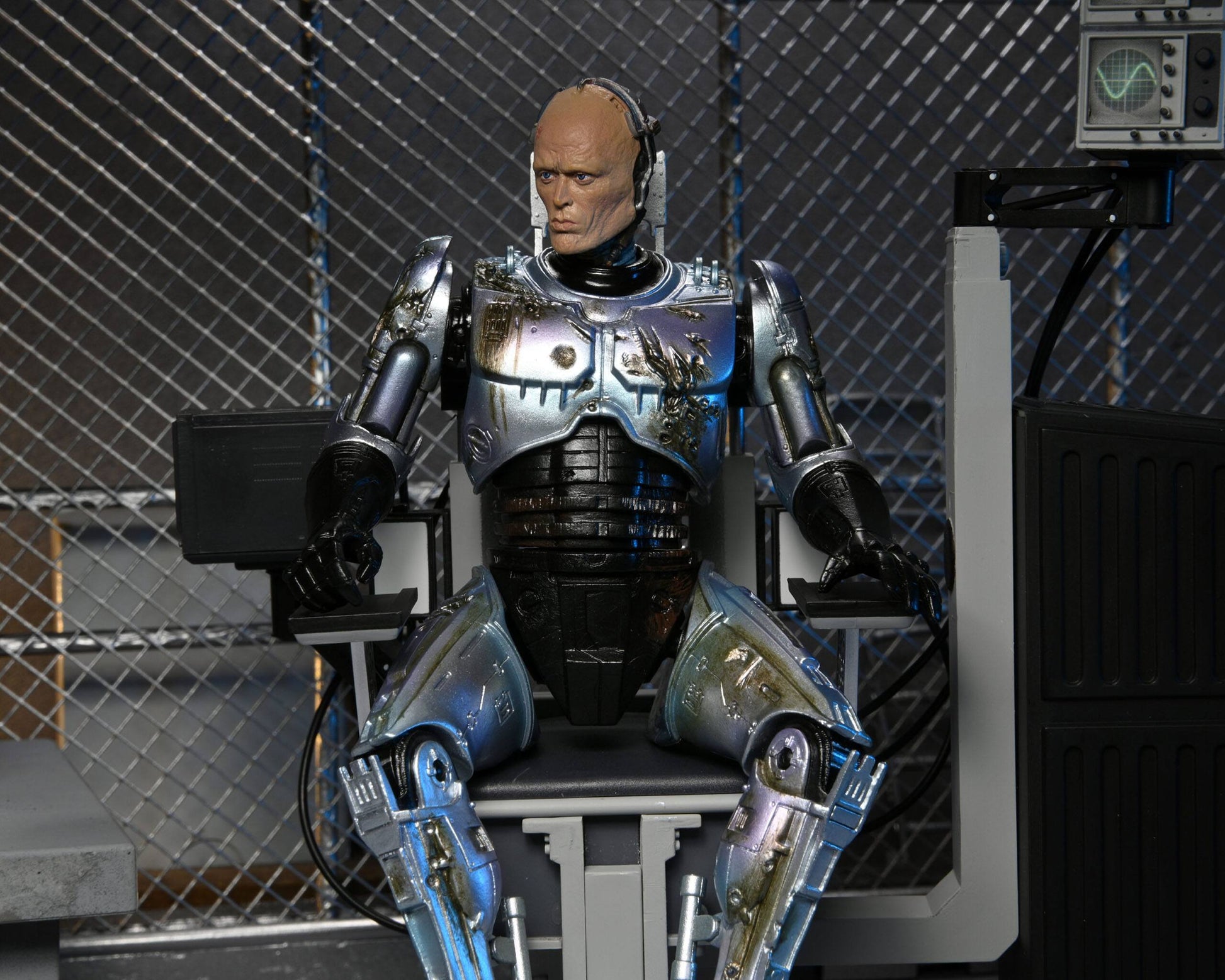 RoboCop figurine Ultimate Battle Damaged RoboCop with Chair 18 cm Neca