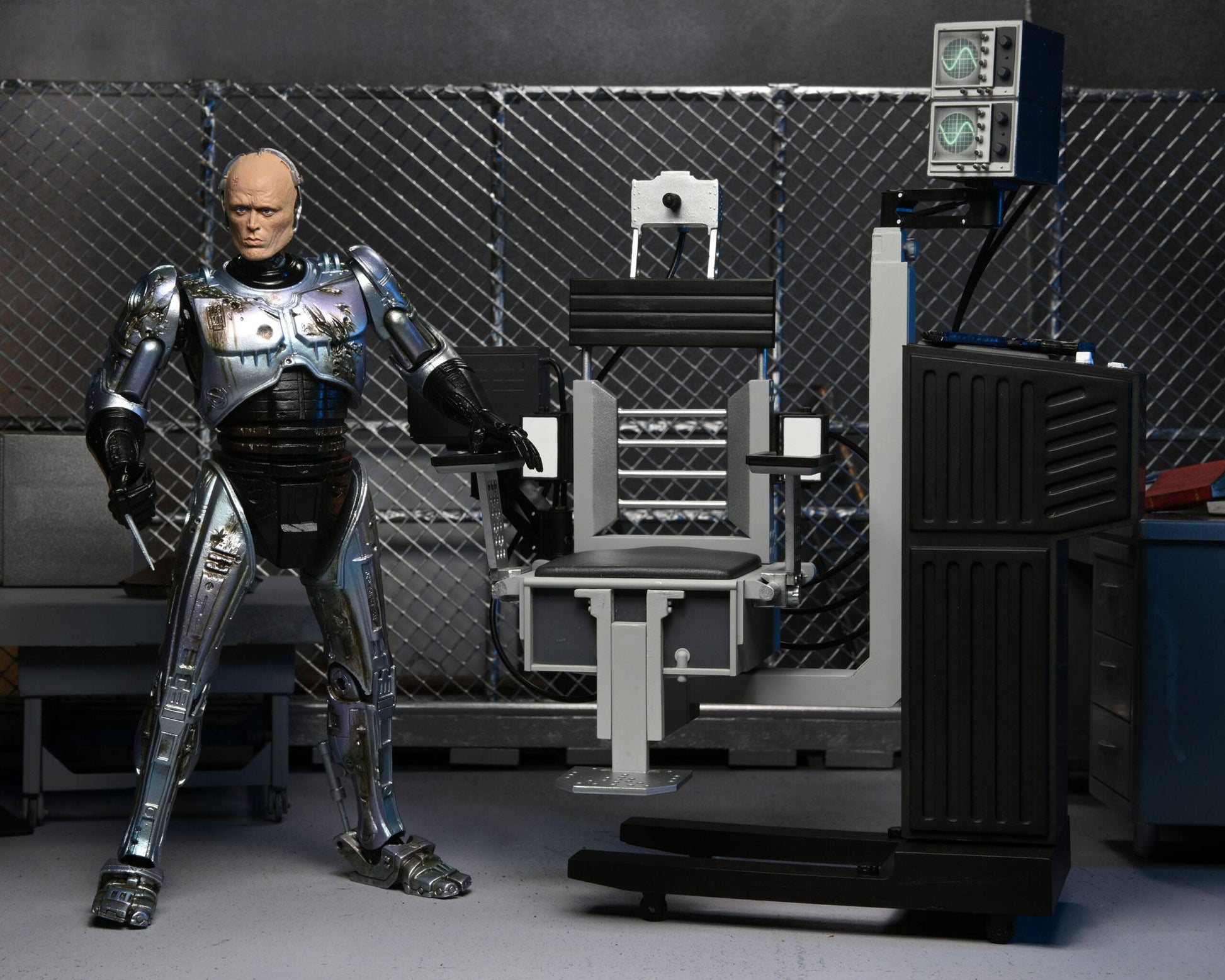 RoboCop figurine Ultimate Battle Damaged RoboCop with Chair 18 cm Neca