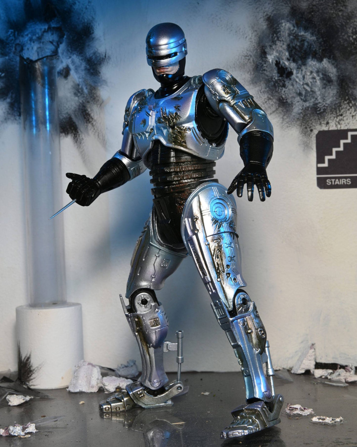 RoboCop figurine Ultimate Battle Damaged RoboCop with Chair 18 cm Neca
