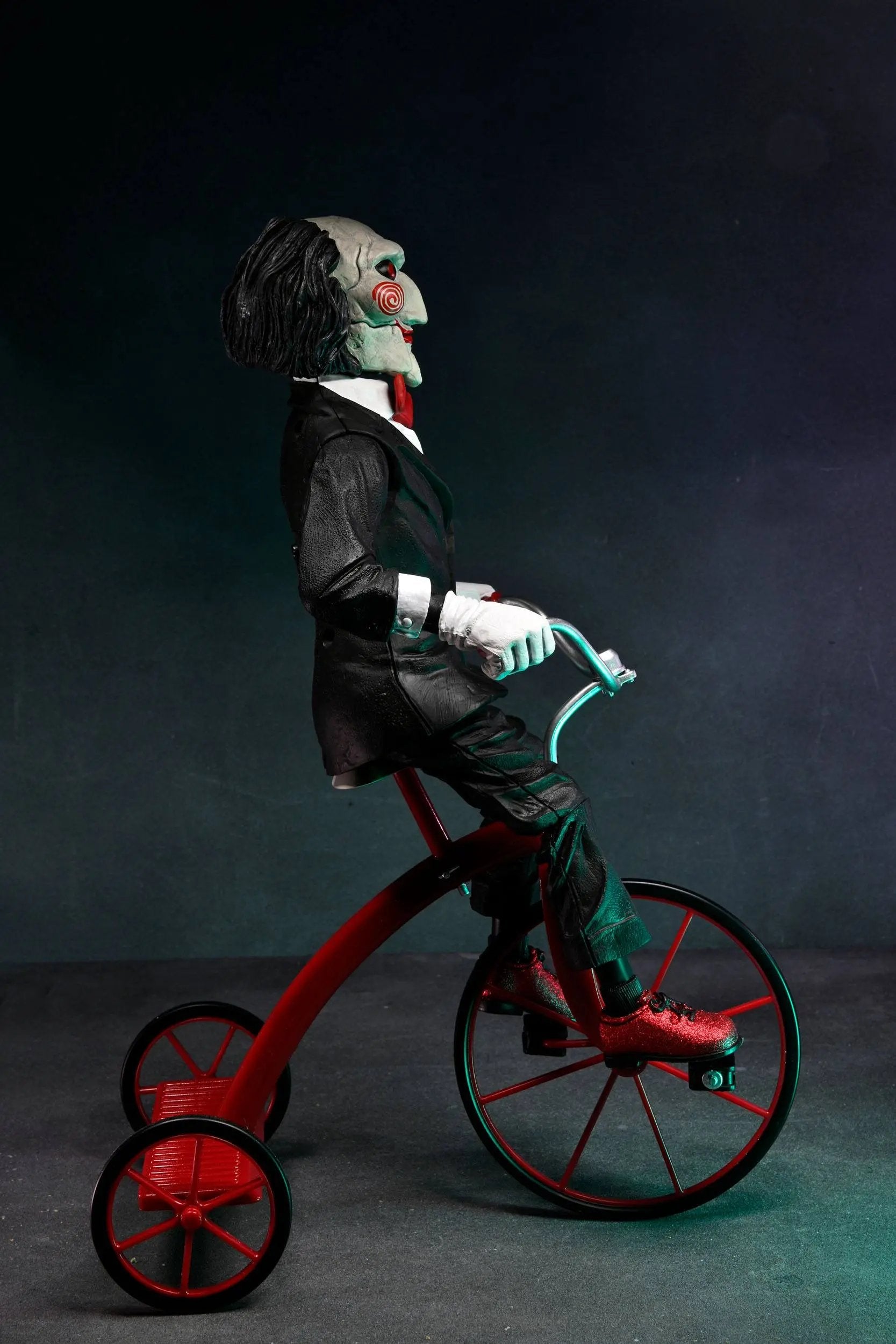 Saw Billy figurine sonore Billy with Tricycle 30cm Neca