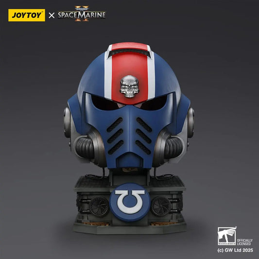 Warhammer 40000 Space Marine 2 replique Ultramarines Lieutenant Titus casque avec présentoir 44 cm - Rue Du Retro