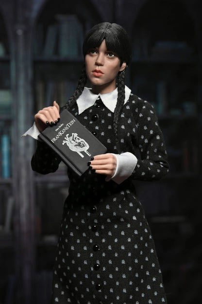 Mercredi Wednesday figurine Classic Dress 20cm Neca