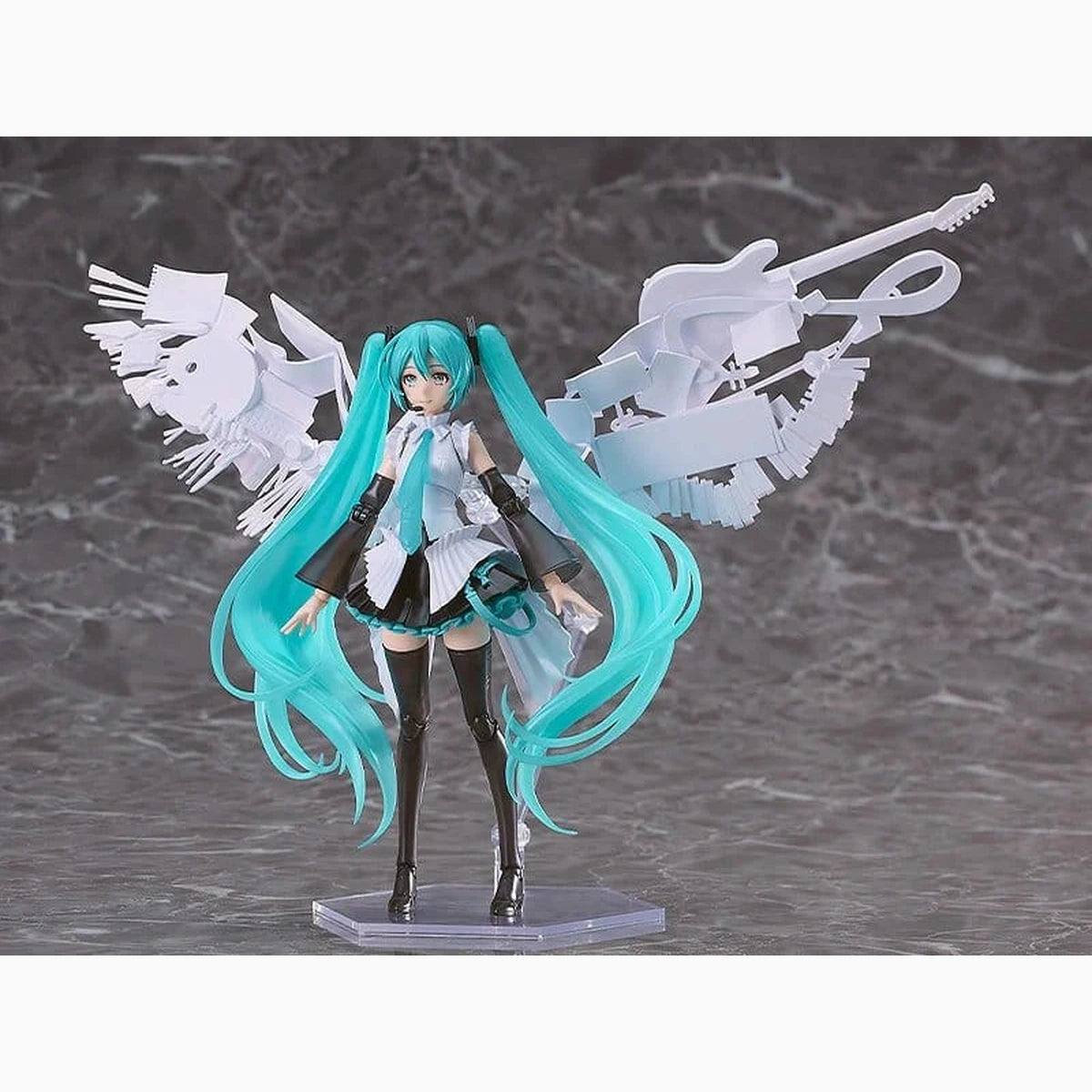 Character Vocal Series 01: Hatsune Miku Plastic Model Kit Plamatea Happy 16th Birthday Ver. 16 cm - Image 1