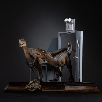 Jurassic Park statuette 1/10 Art Scale Raptors at the Kitchen's Door 28 cm - Image 5