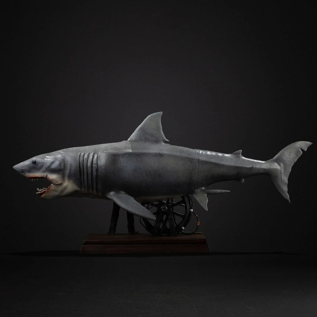Jaws statuette 1/10 Deluxe Art Scale Steven Spielberg Jaws 50th anniversary 27 cm - Image 6