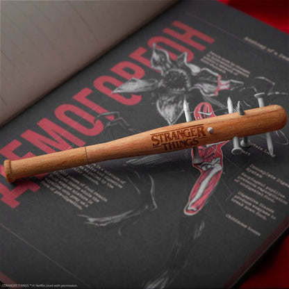 Stranger Things Stylo Batte à Pointes & Stranger Things Pin's - Image 3