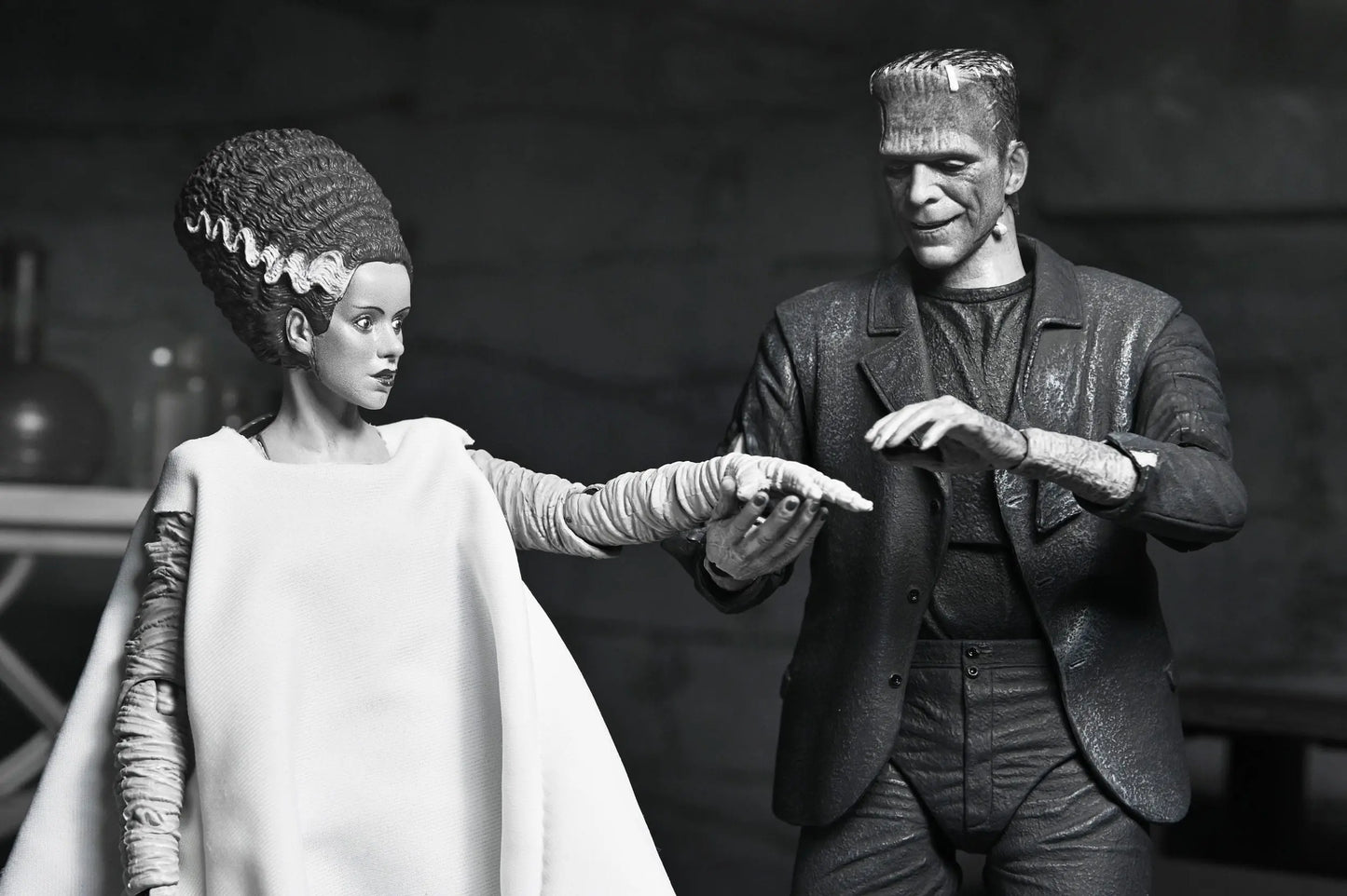 Frankenstein's Monster Universal Monsters figurine Ultimate (Bride of Frankenstein) (B&W) 18 cm Neca