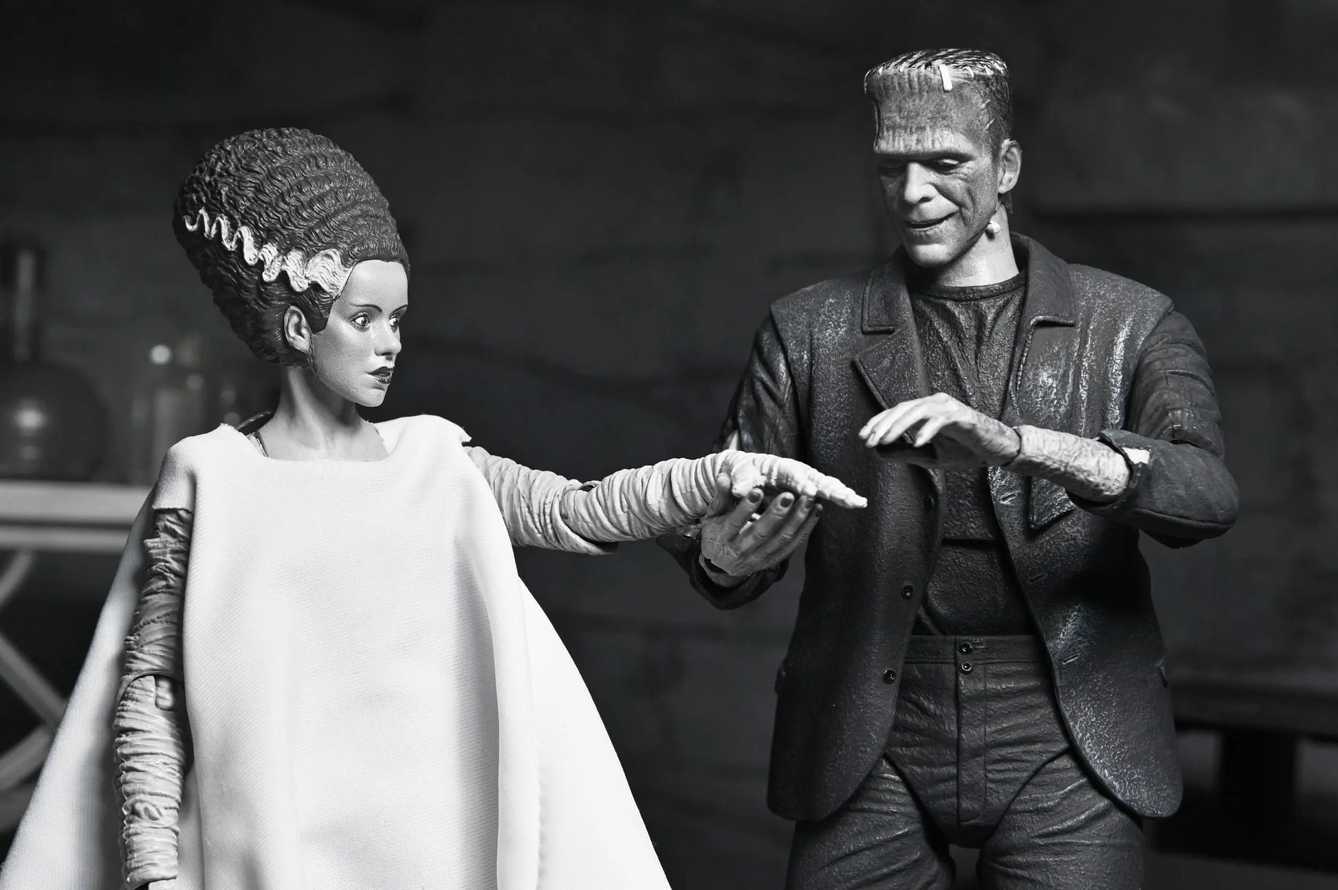 Frankenstein's Monster Universal Monsters figurine Ultimate (Bride of Frankenstein) (B&W) 18 cm Neca