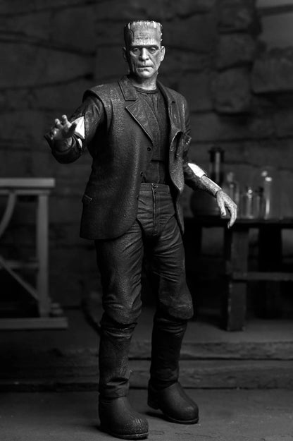 Frankenstein's Monster Universal Monsters figurine Ultimate (Bride of Frankenstein) (B&W) 18 cm Neca
