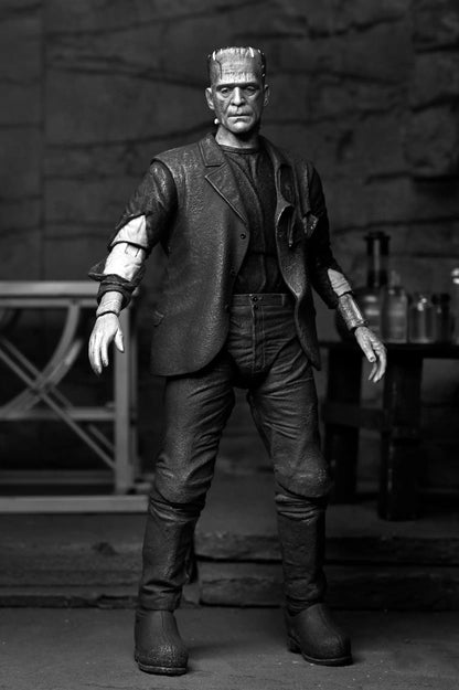 Frankenstein's Monster Universal Monsters figurine Ultimate (Bride of Frankenstein) (B&W) 18 cm Neca