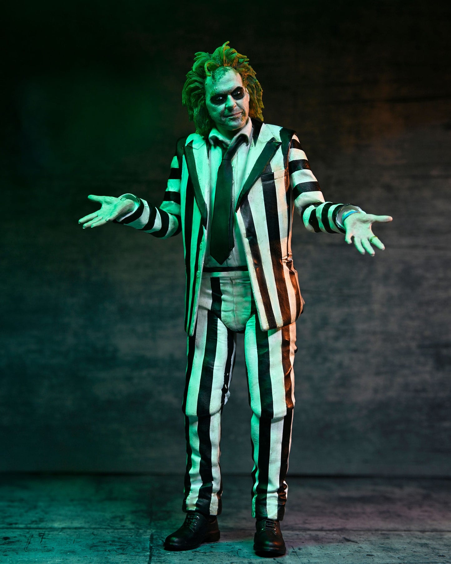 Beetlejuice Beetlejuice figurine 7 Scale Ultimate Striped Suit Beetlejuice 18 cm Neca