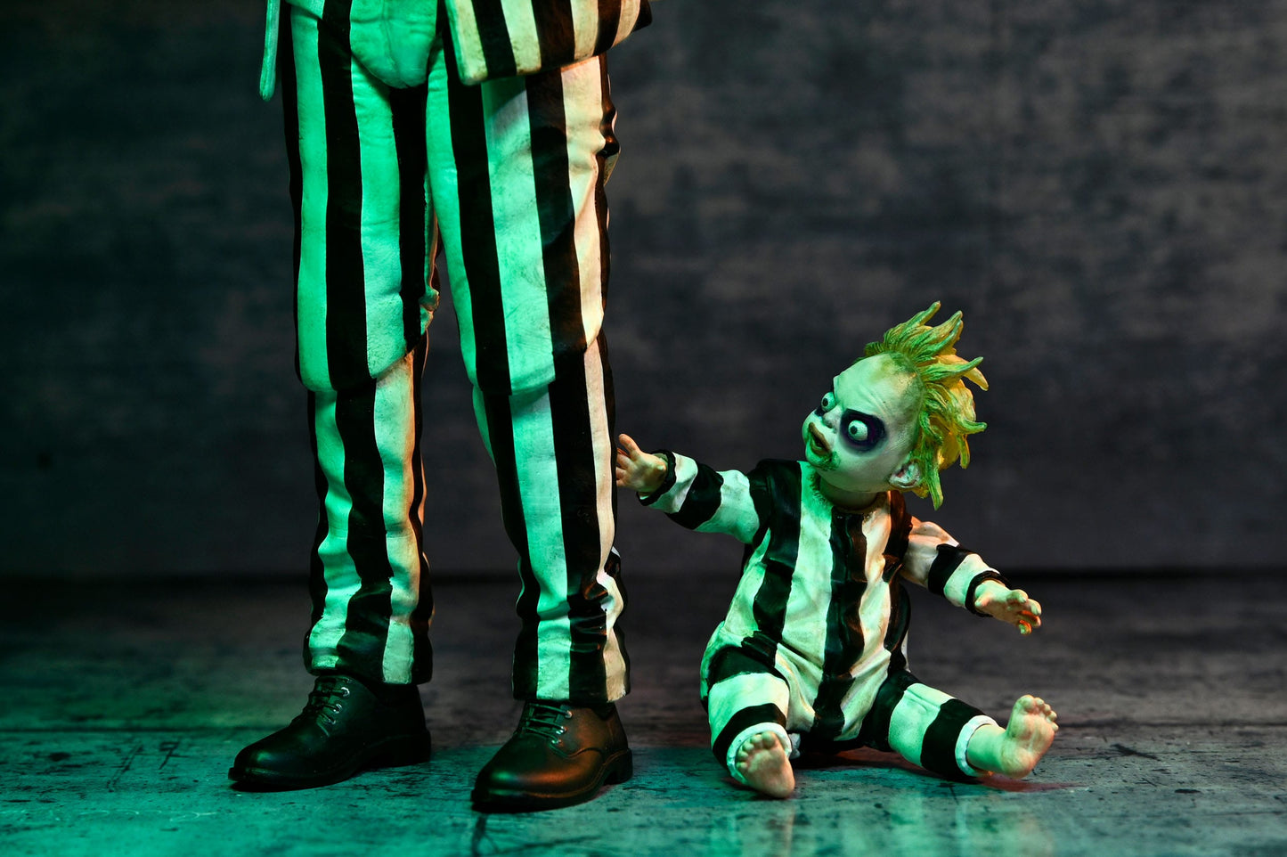 Beetlejuice Beetlejuice figurine 7 Scale Ultimate Striped Suit Beetlejuice 18 cm Neca