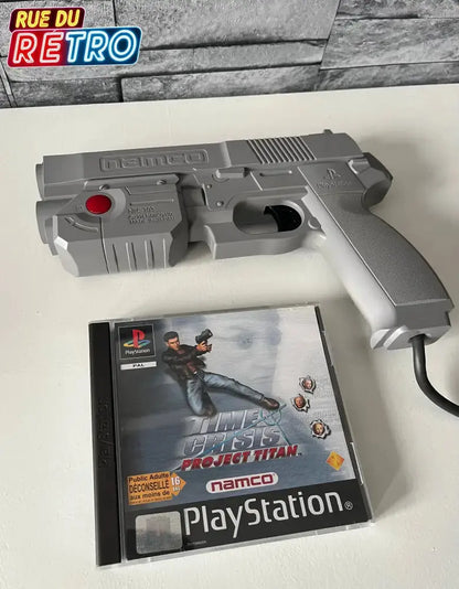 Time Crisis / Project Titan + Guncon PS1 Jeu console et accessoires